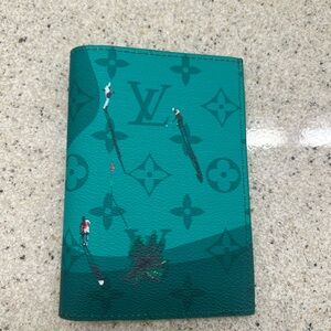 LOUIS VUITTON Golf Green
Passport Holder